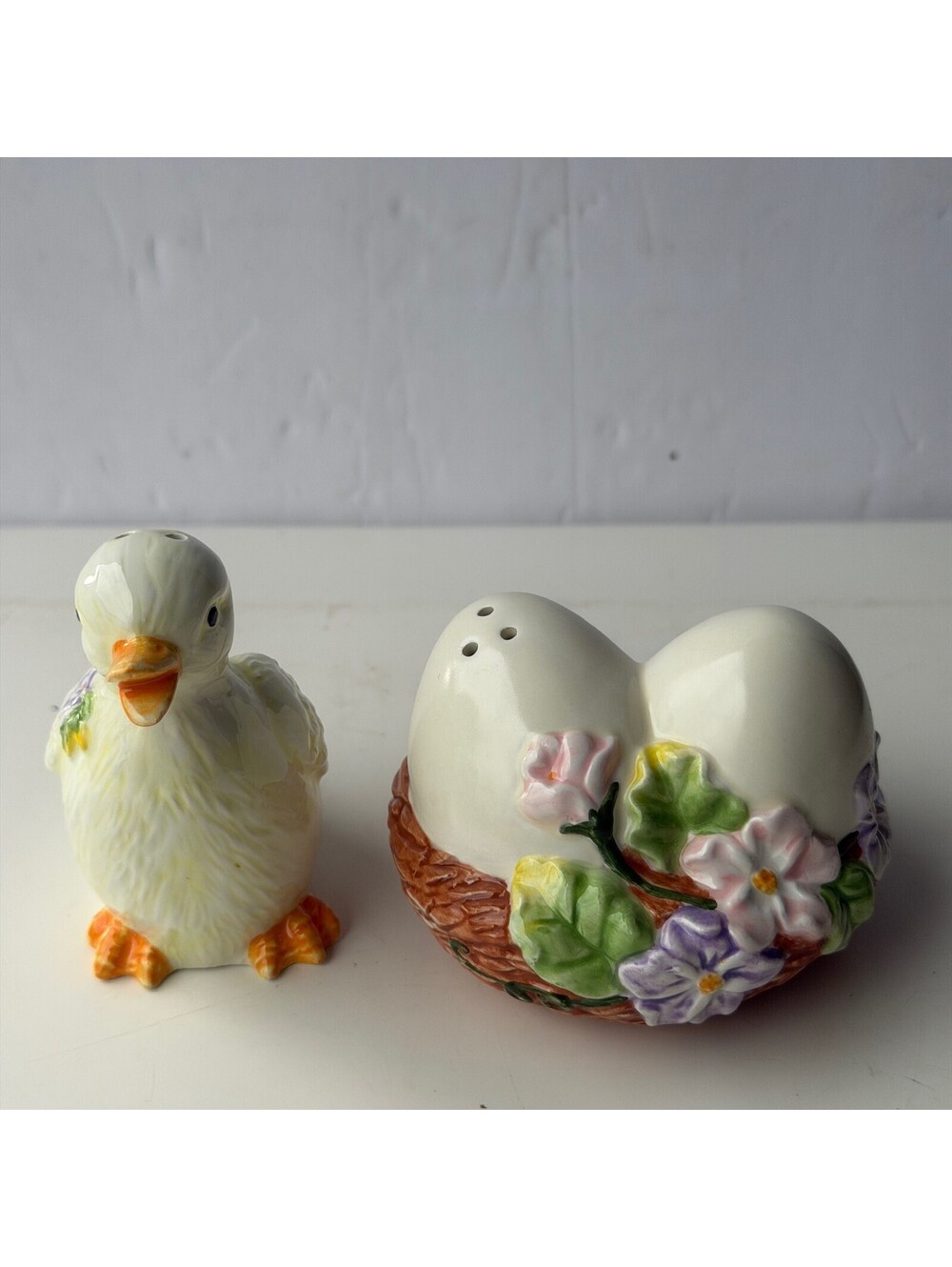 Vintage Avon Springtime Duckling Salt & Pepper Shakers Set D-13 Easter Decor